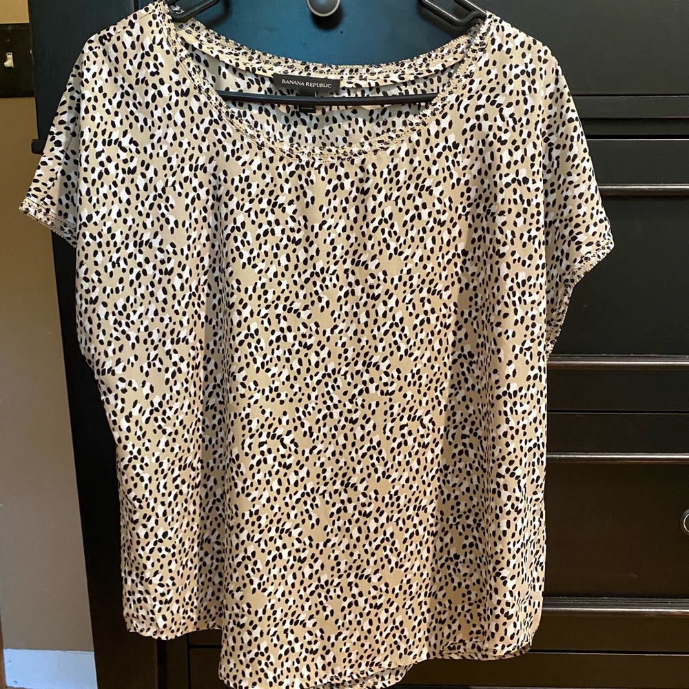 Banana Republic Animal print short sleeve shirt, flowy, size M